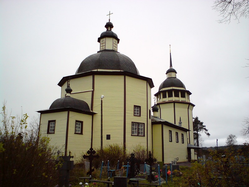 Воскресенская церковь в Курпово.